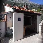 Casa de hóspedes Sunny House Free Parking