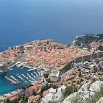 Casa de hóspedes Sunny House Free Parking 3*