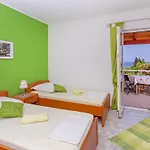 Casa de hóspedes Sunny House Free Parking 3*