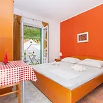 Casa de hóspedes Sunny House Free Parking 3*