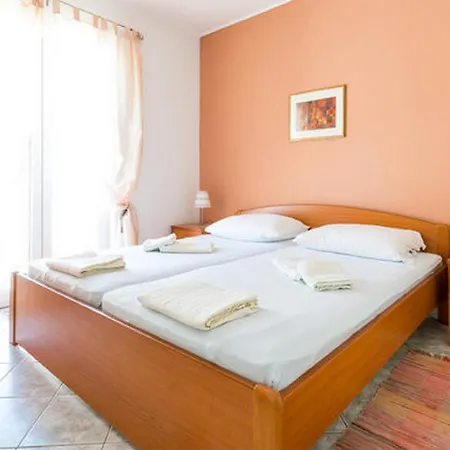 Sunny House Free Parking Affittacamere