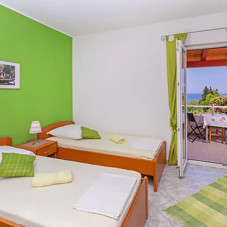 Pensión Sunny House Free Parking 3*