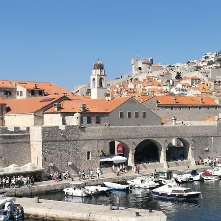 Sunny House Free Parking 3*