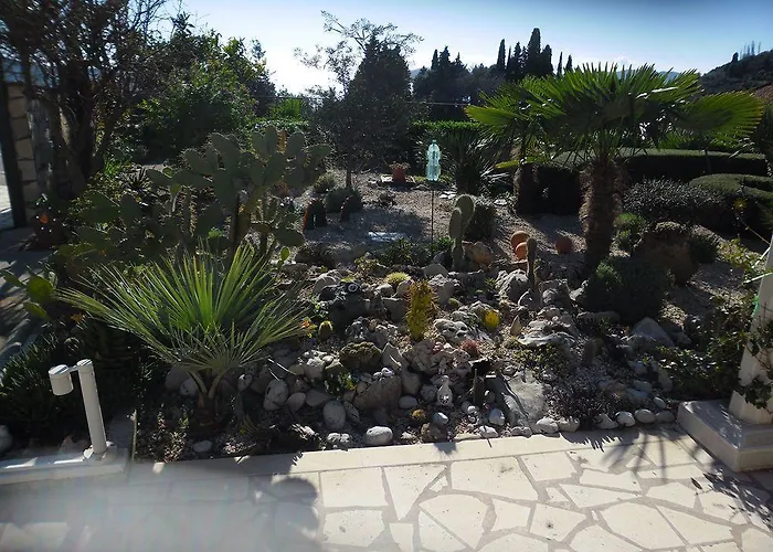 Guest house Sunny House Free Parking 3*