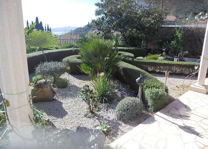 Sunny House Free Parking