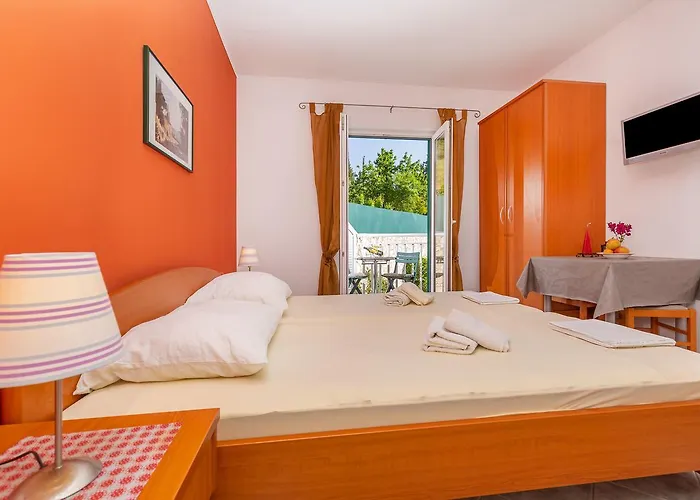 Sunny House Free Parking